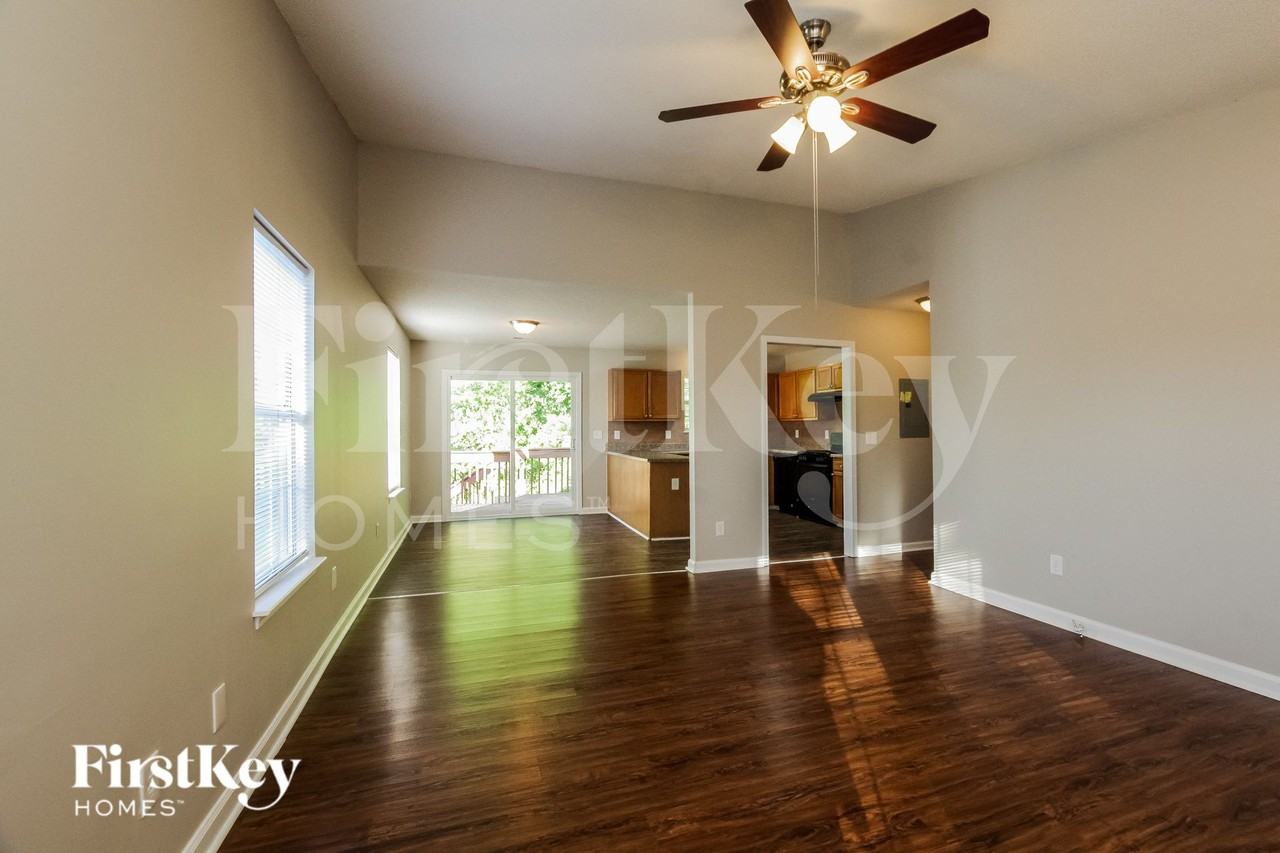 812 Silver Ct - Photo 5 of 15