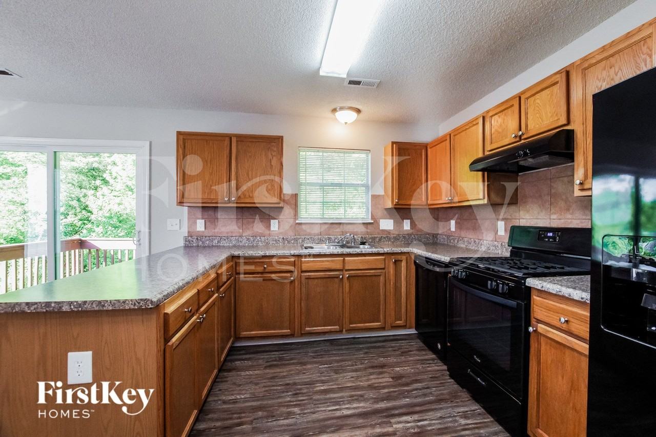 812 Silver Ct - Photo 6 of 15