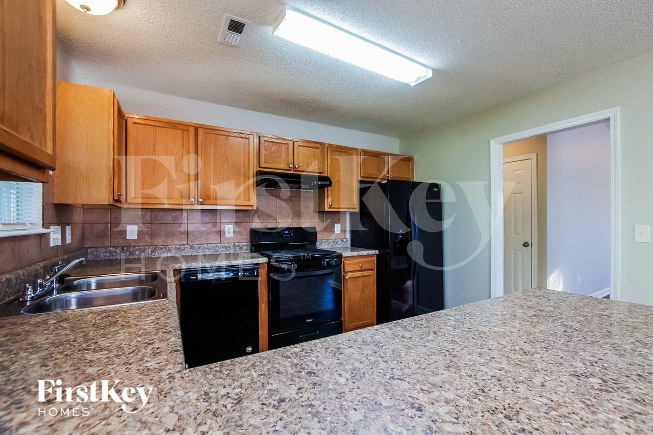 812 Silver Ct - Photo 7 of 15
