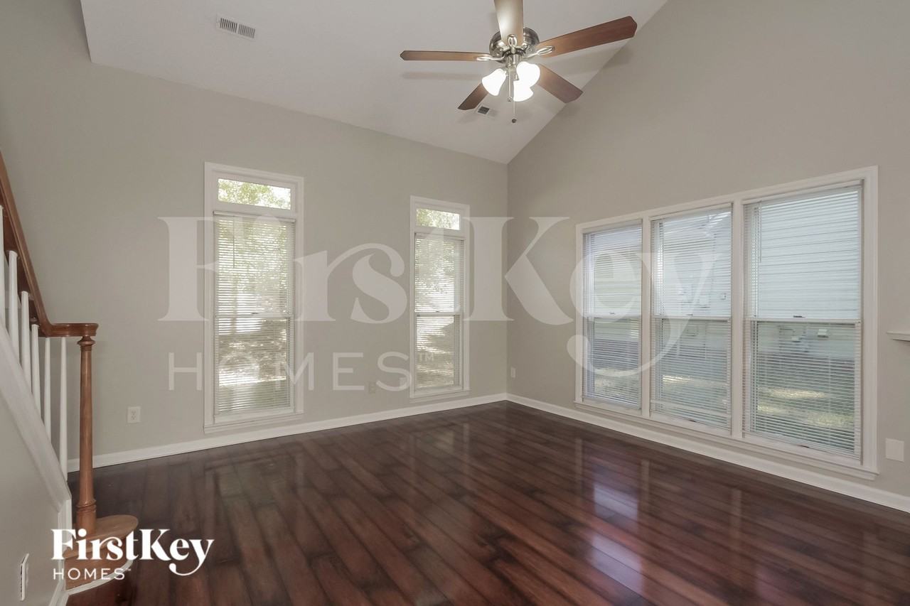 7906 Trotter Rd - Photo 3 of 15
