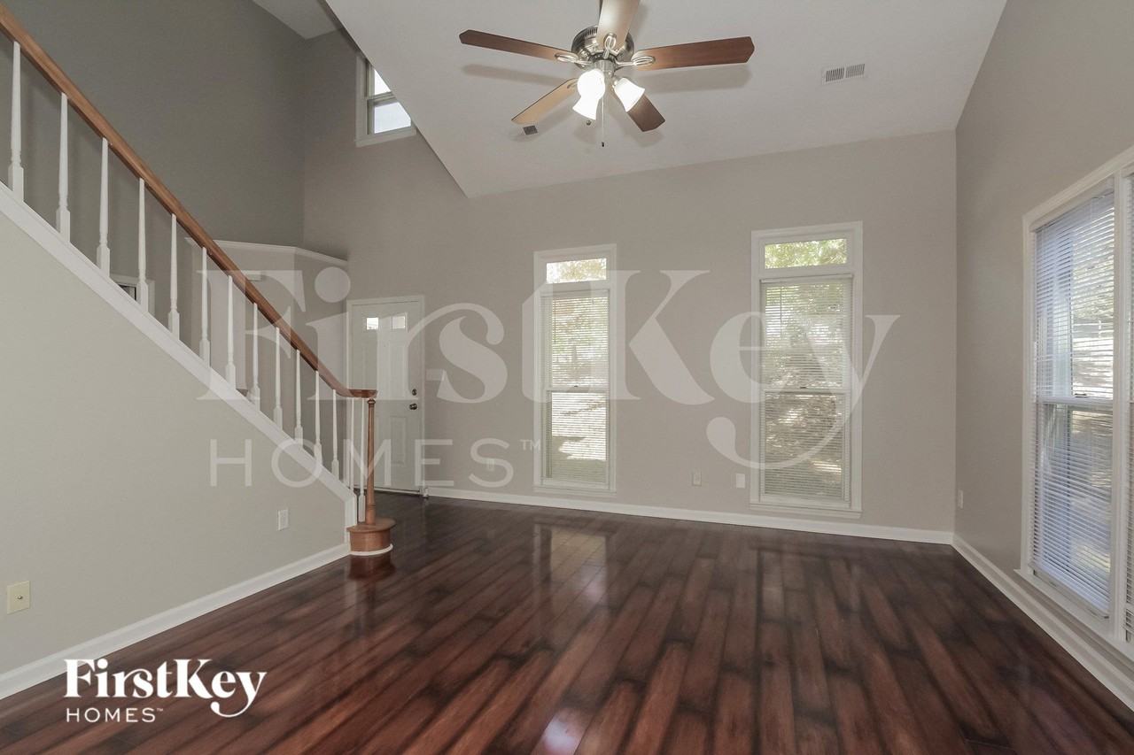 7906 Trotter Rd - Photo 4 of 15