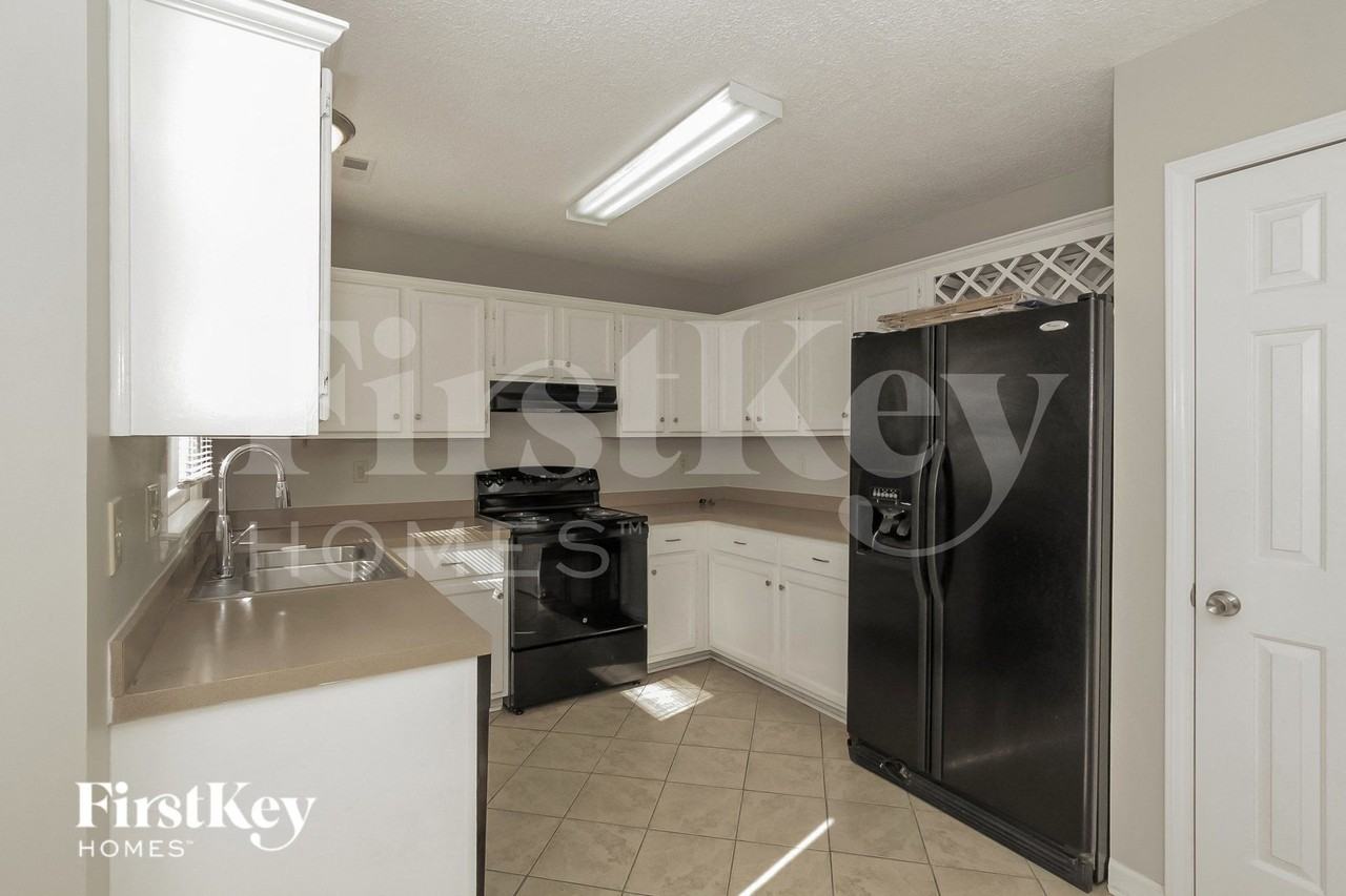 7906 Trotter Rd - Photo 6 of 15