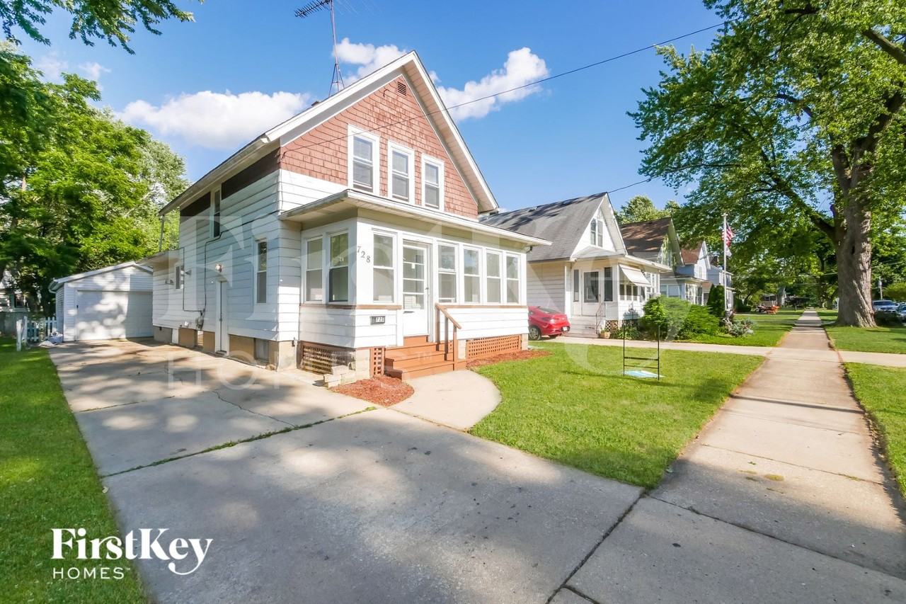 728 Watson St - Photo 2 of 15