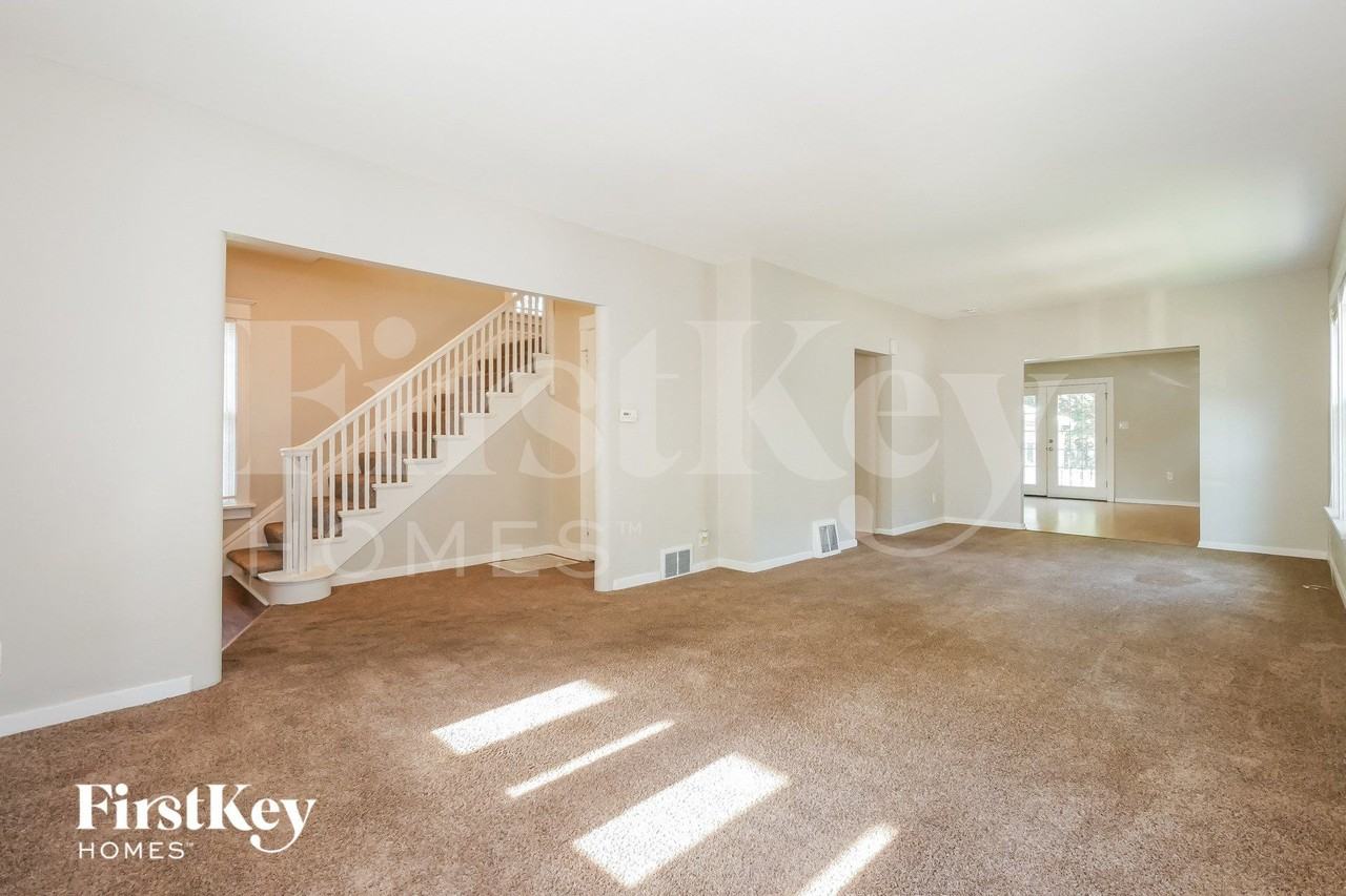 728 Watson St - Photo 3 of 15