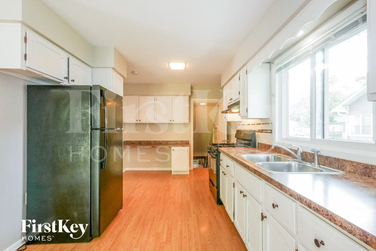728 Watson St - Photo 5 of 15