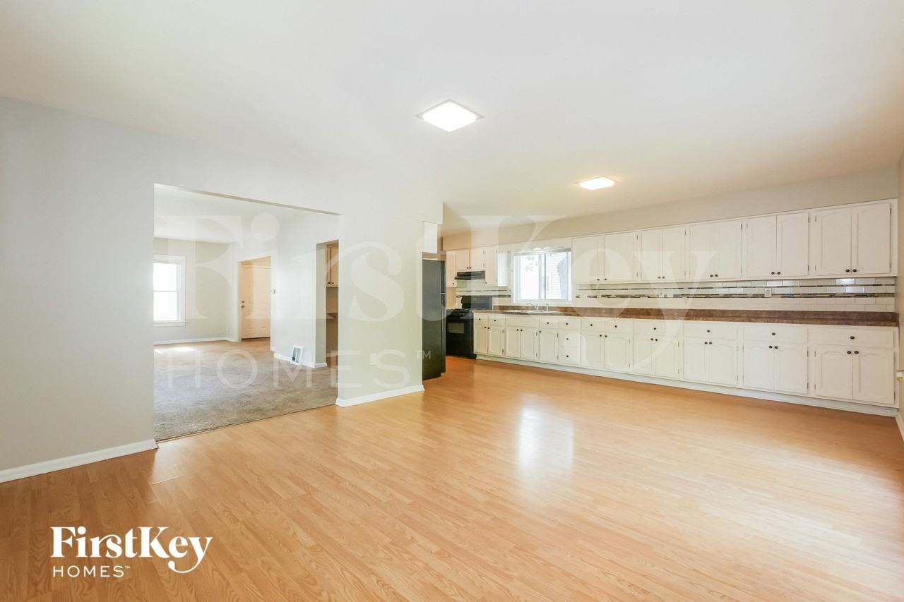 728 Watson St - Photo 7 of 15