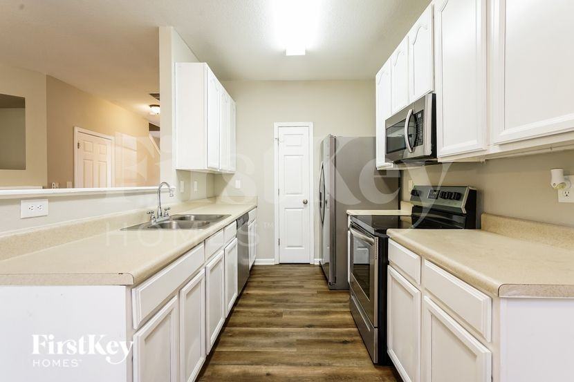 7128 Brookview Way - Photo 7 of 18