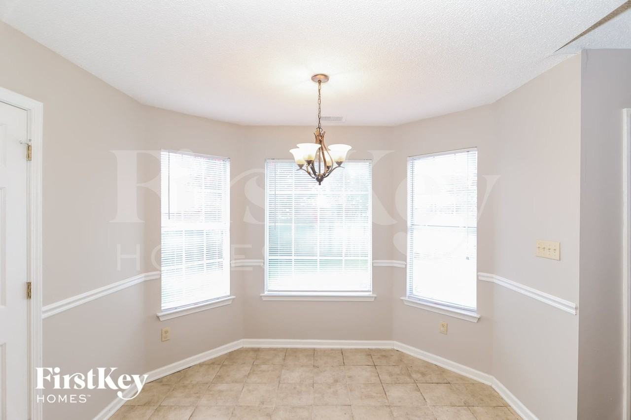 7056 Ireland Dr - Photo 4 of 15