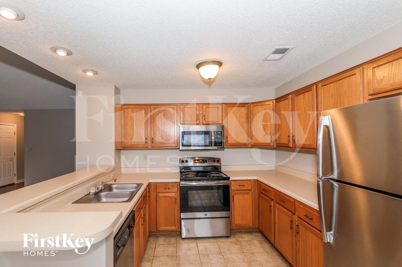 7056 Ireland Dr - Photo 5 of 15