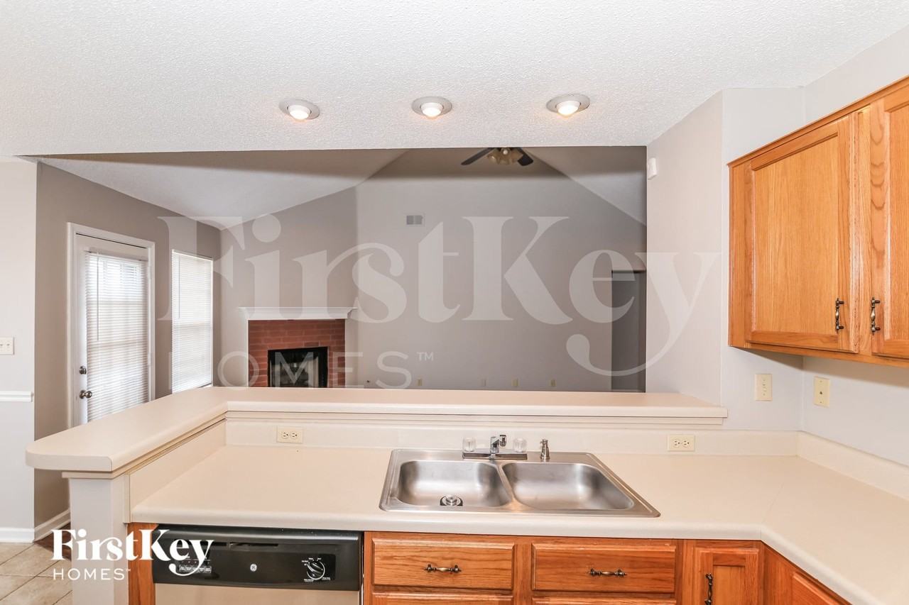 7056 Ireland Dr - Photo 6 of 15