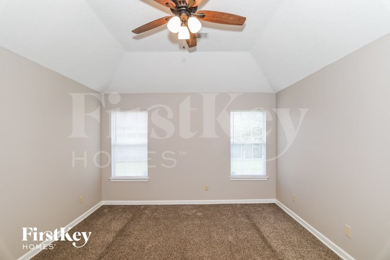 7056 Ireland Dr - Photo 7 of 15
