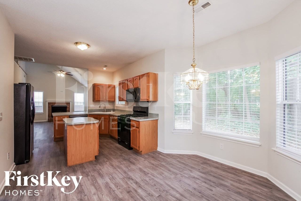 7031 Reedy Creek Rd - Photo 5 of 15