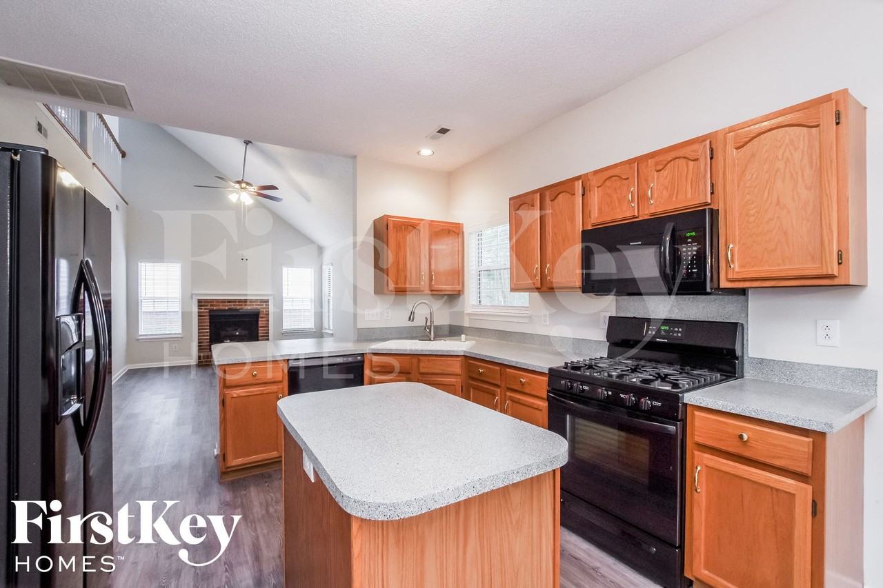 7031 Reedy Creek Rd - Photo 6 of 15