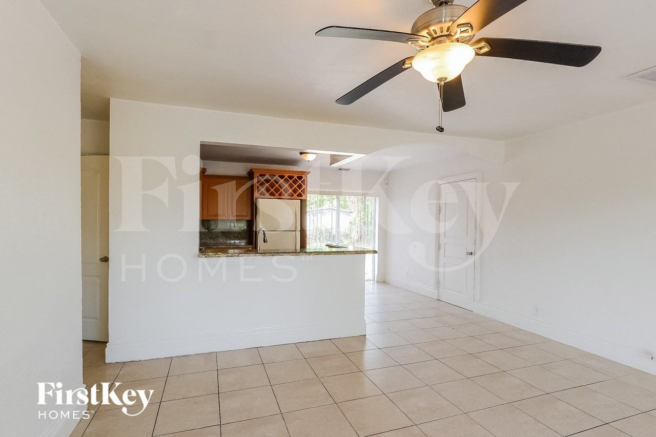 6820 Sw 16th Ct - Photo 3 of 15
