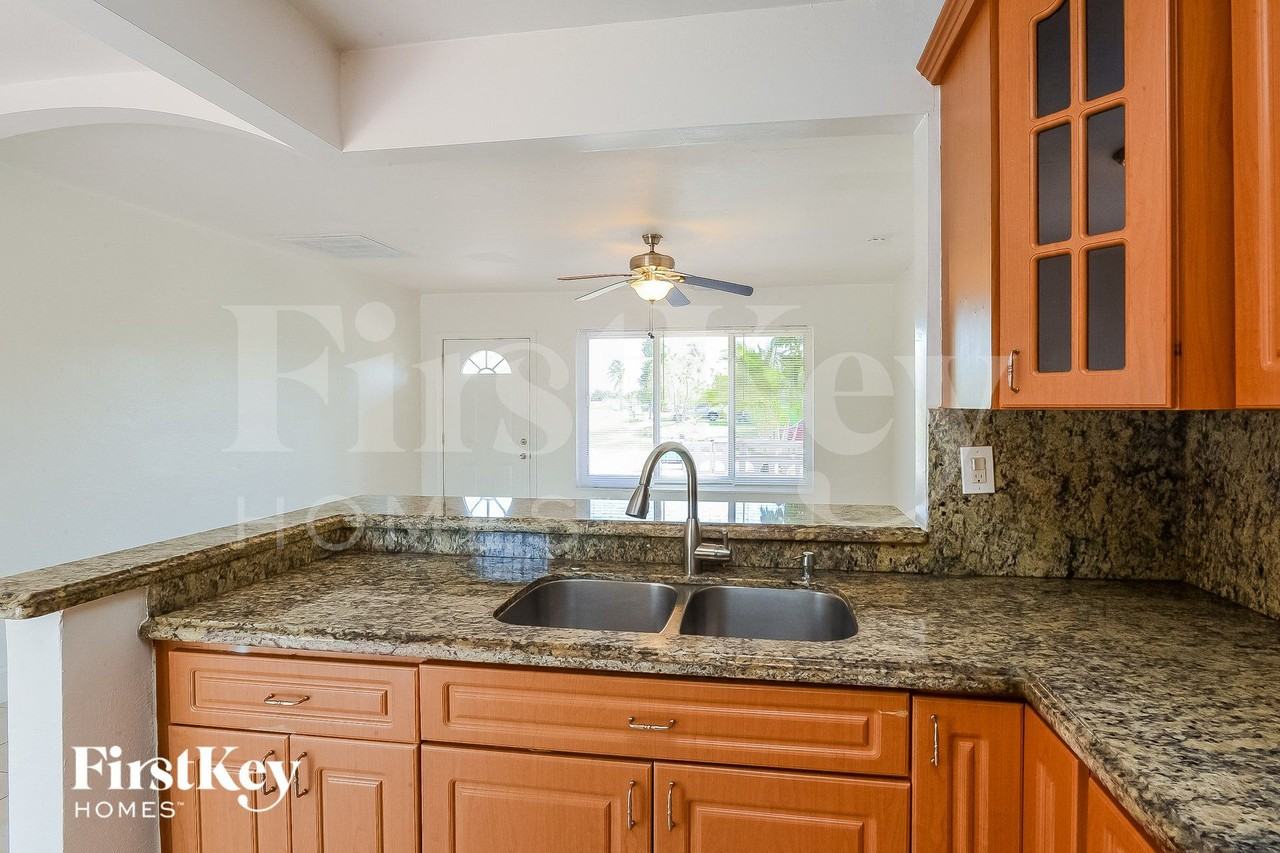 6820 Sw 16th Ct - Photo 5 of 15