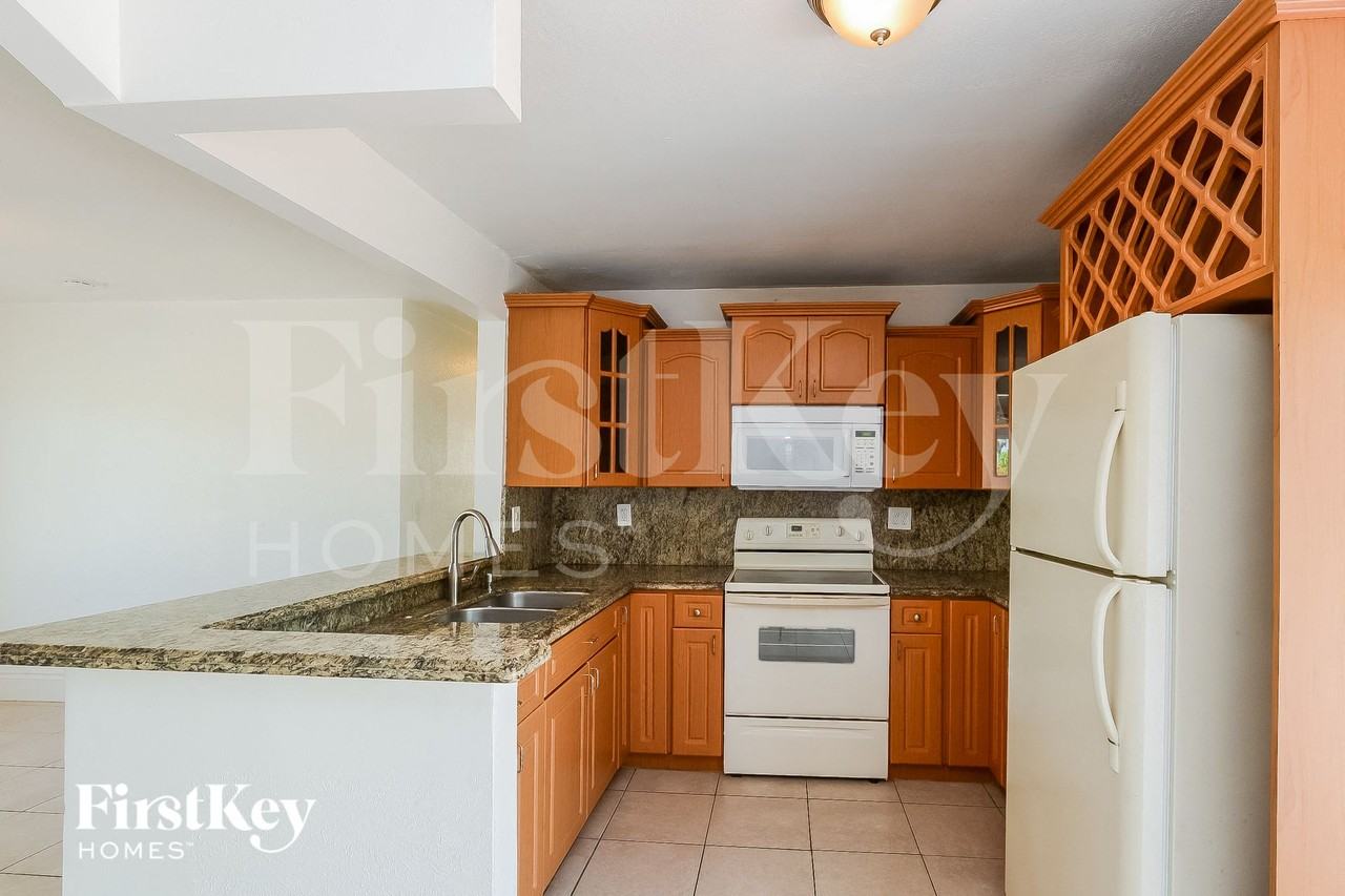 6820 Sw 16th Ct - Photo 6 of 15