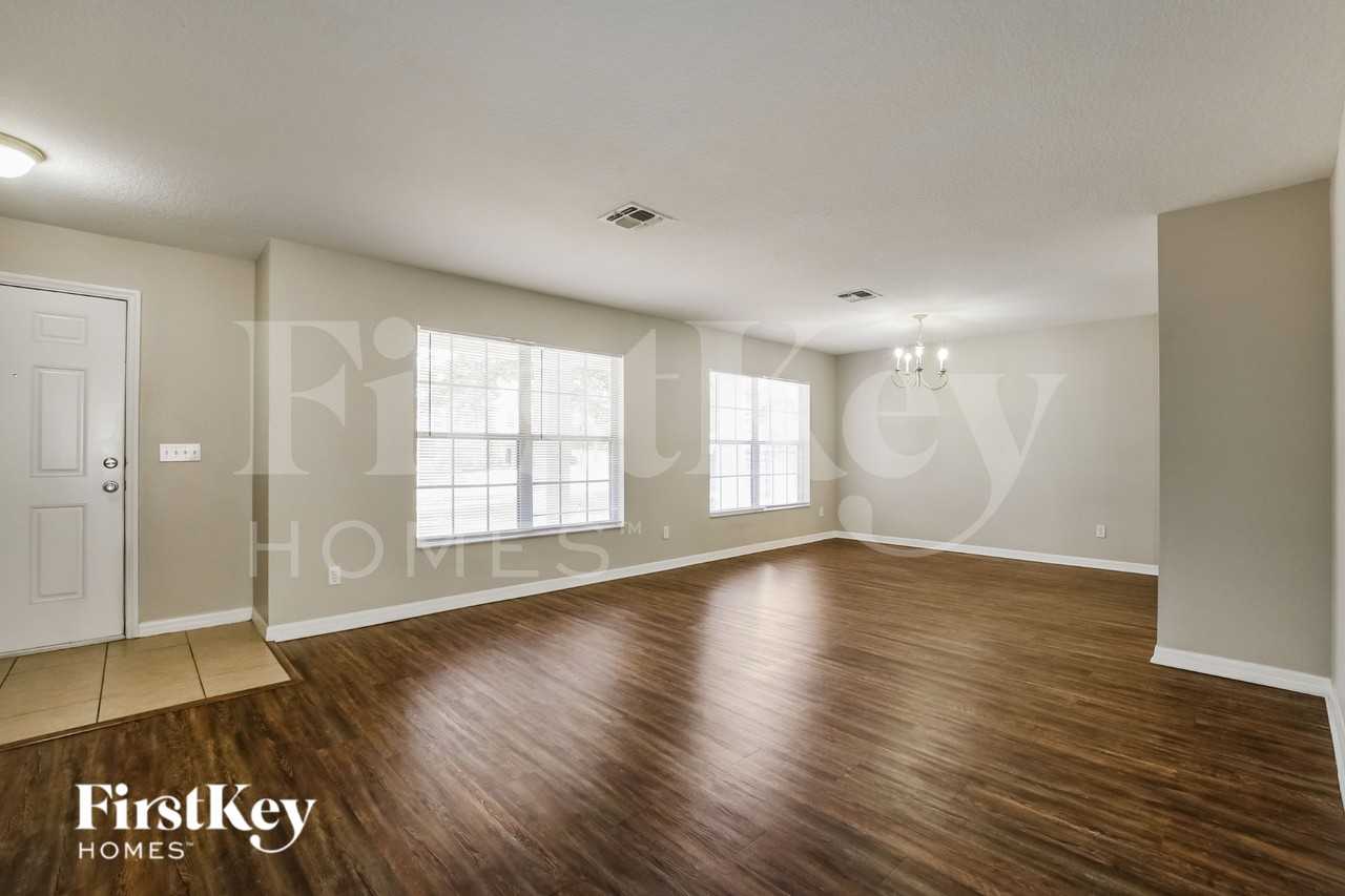 642 Skyridge Rd - Photo 2 of 16