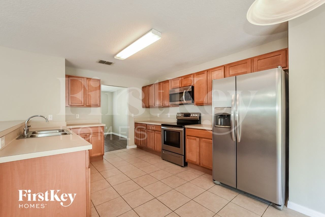 642 Skyridge Rd - Photo 4 of 16