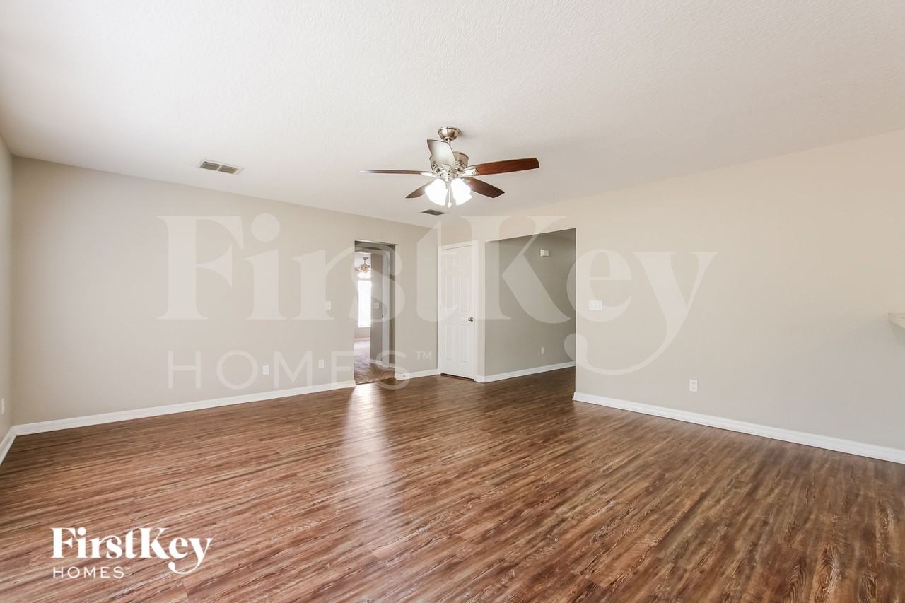 642 Skyridge Rd - Photo 5 of 16