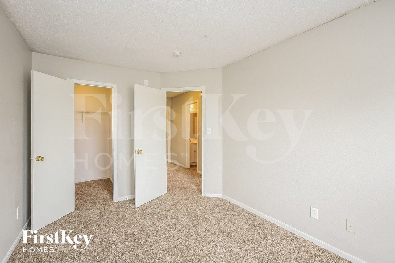 6230 Long River Ln - Photo 7 of 15