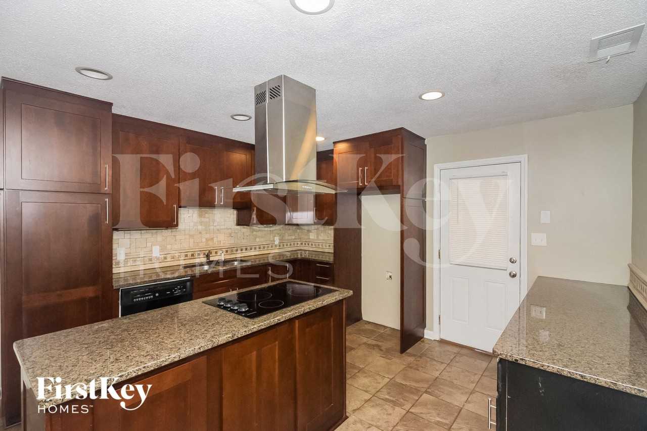 6047 Tiffany Rd - Photo 4 of 15
