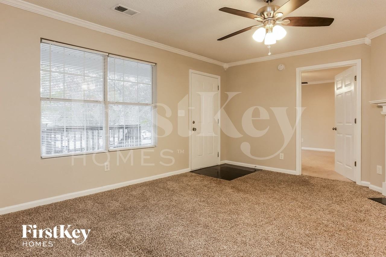 604 Rays Ln Se - Photo 2 of 15