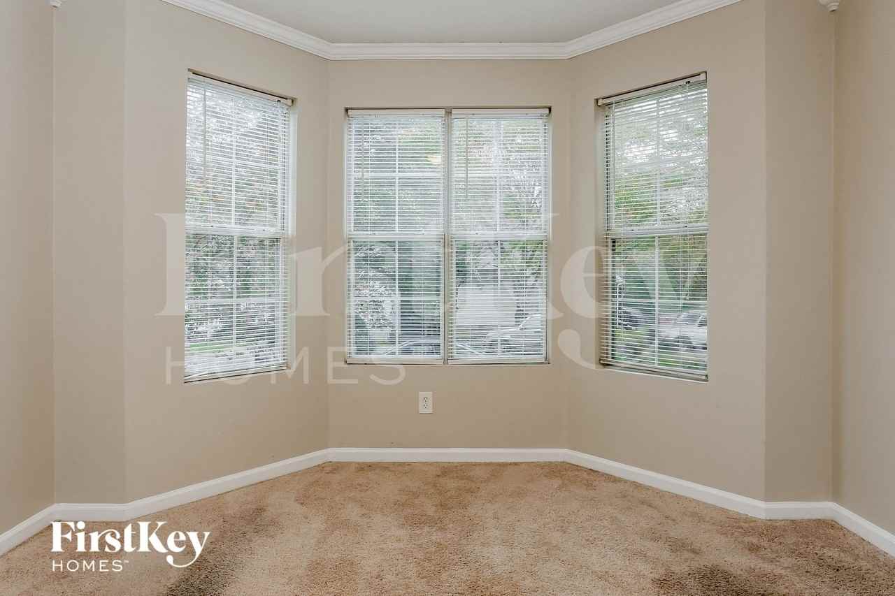 604 Rays Ln Se - Photo 3 of 15
