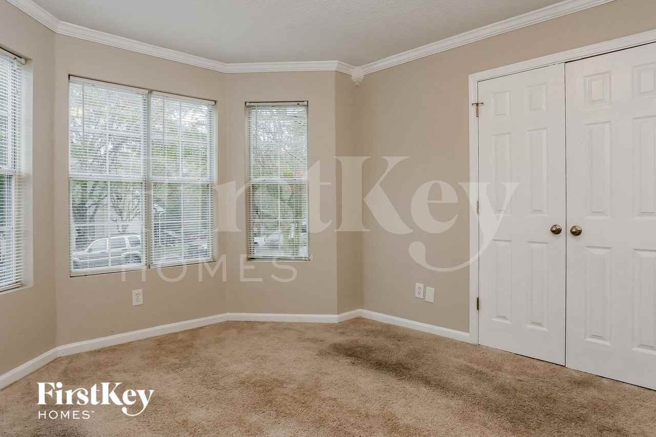 604 Rays Ln Se - Photo 4 of 15
