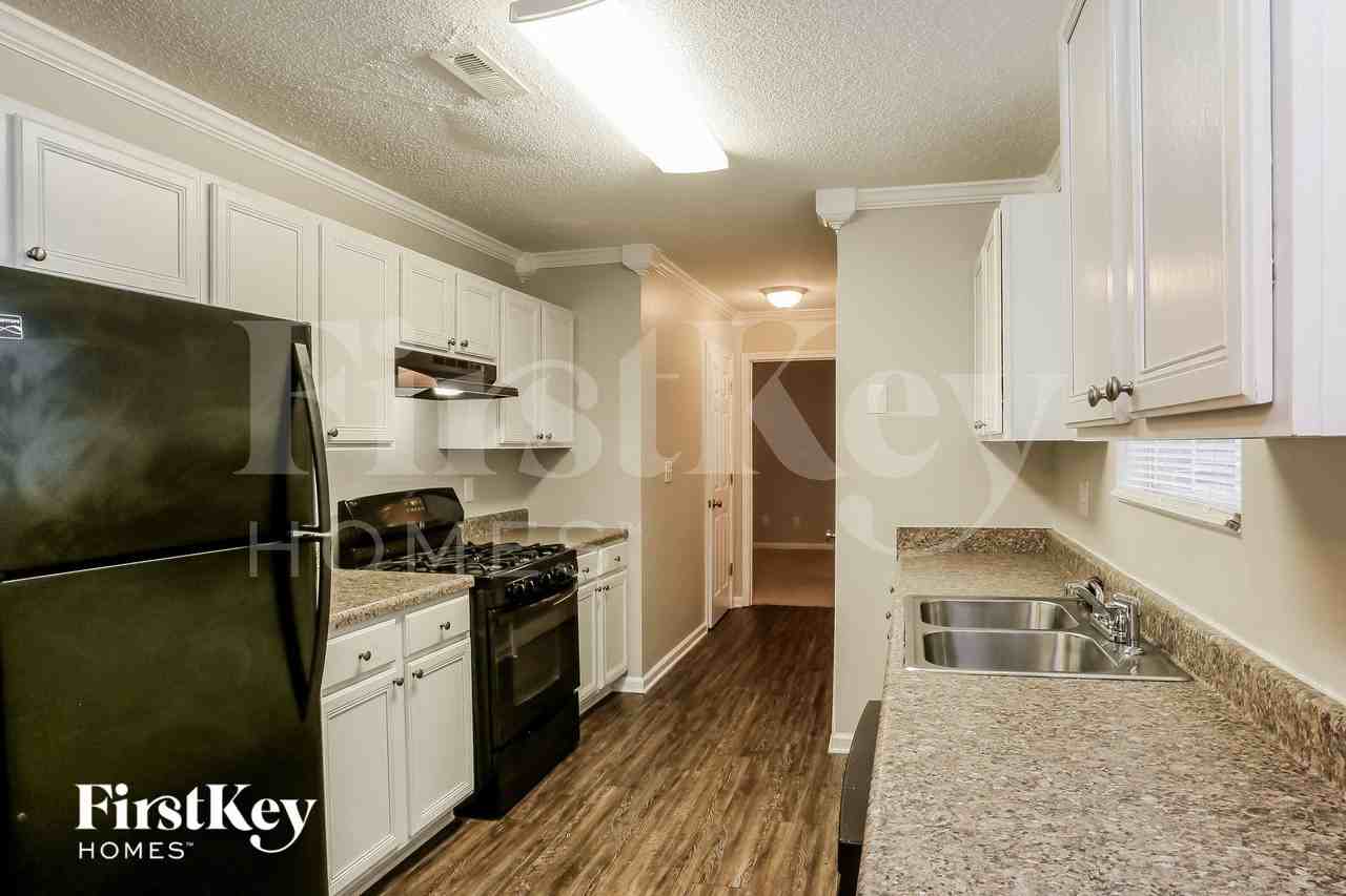 604 Rays Ln Se - Photo 5 of 15