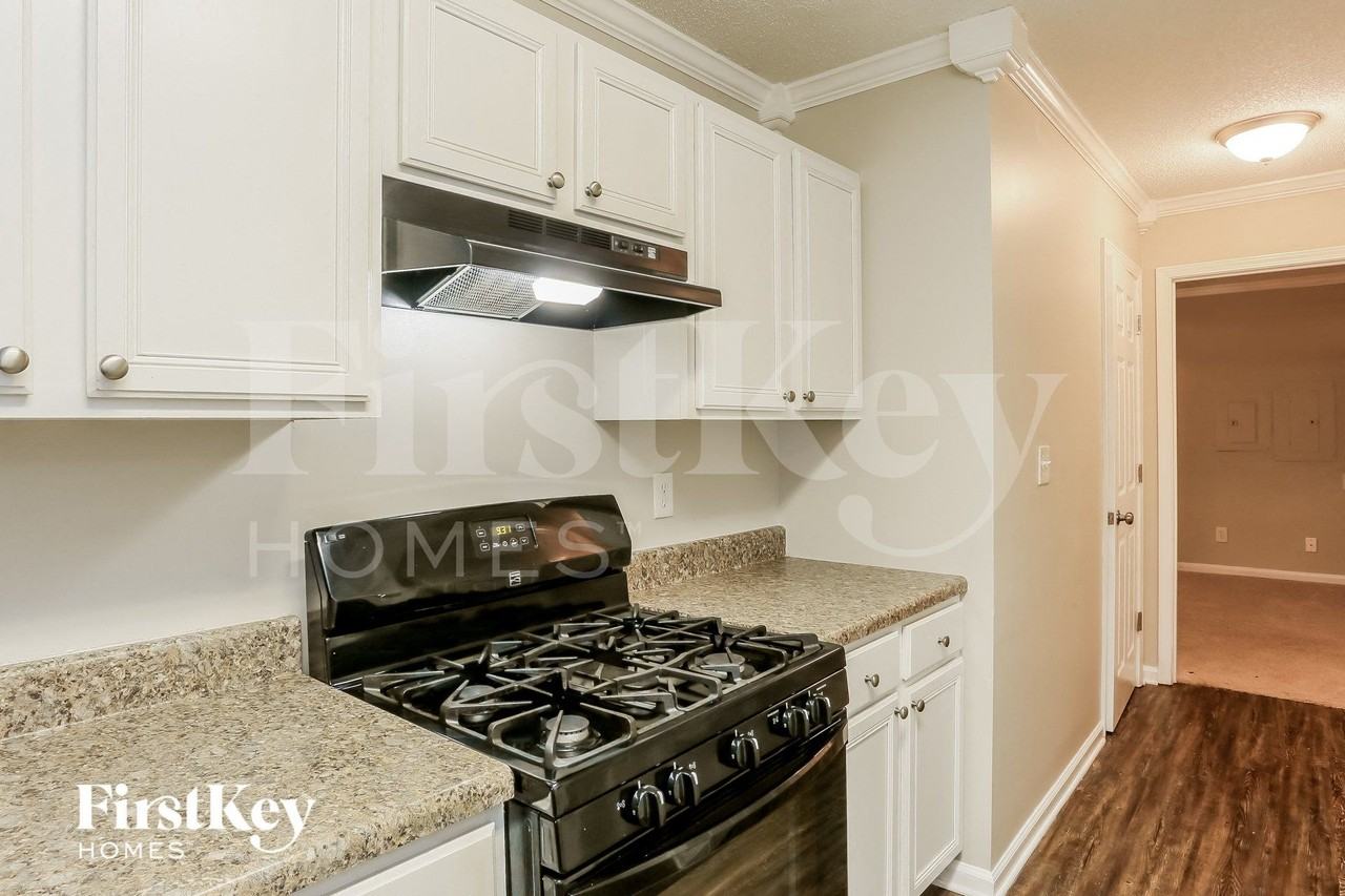 604 Rays Ln Se - Photo 7 of 15