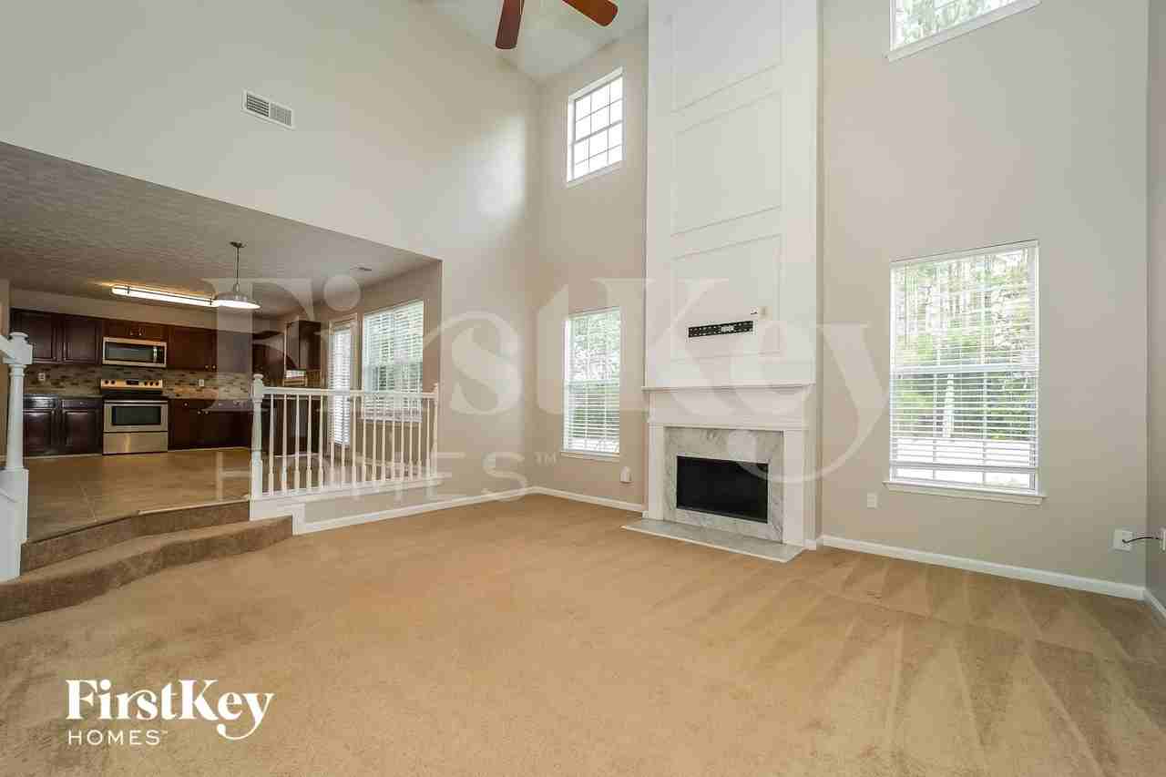 5719 Graywind Trl - Photo 2 of 15
