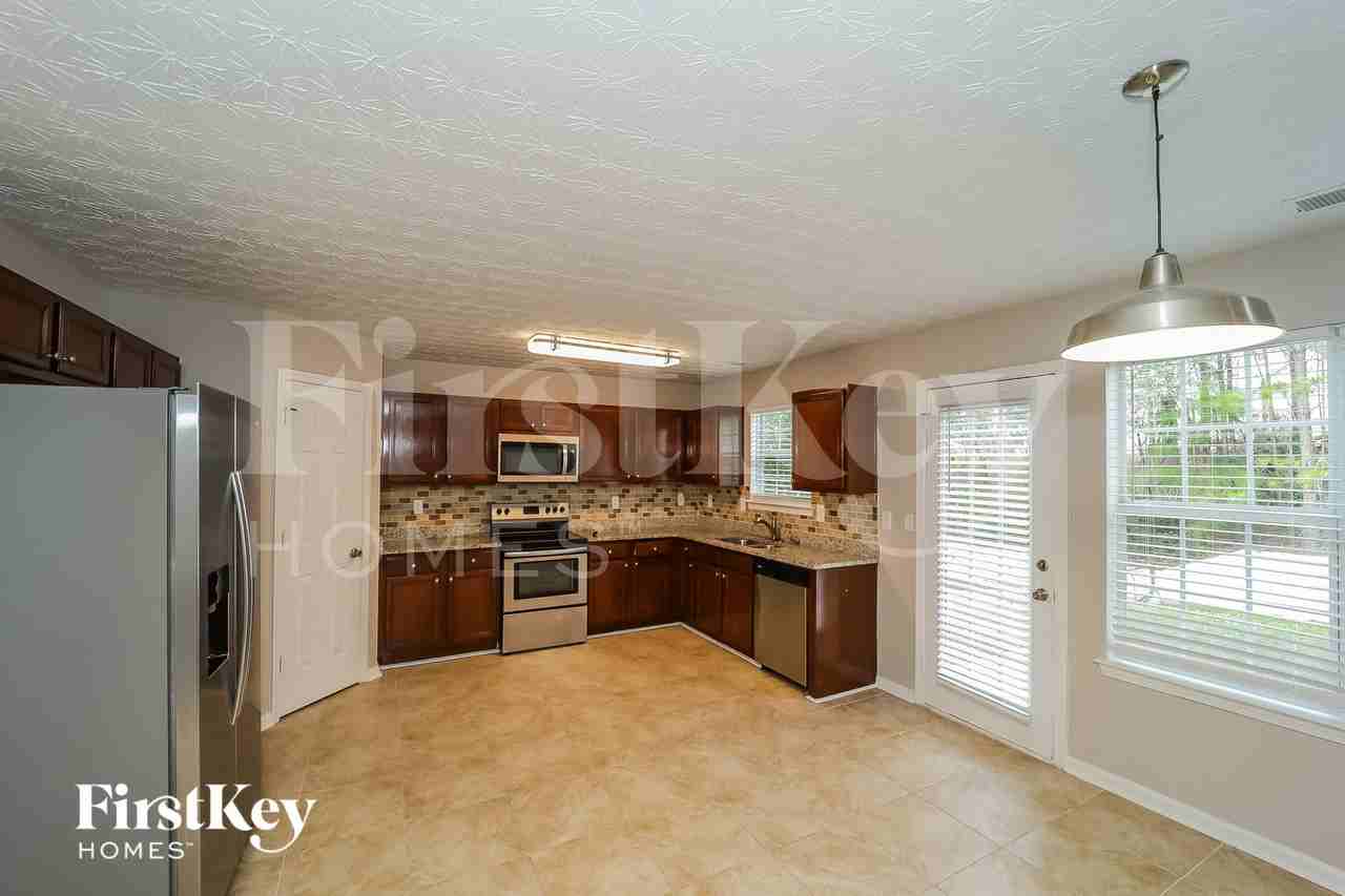 5719 Graywind Trl - Photo 5 of 15