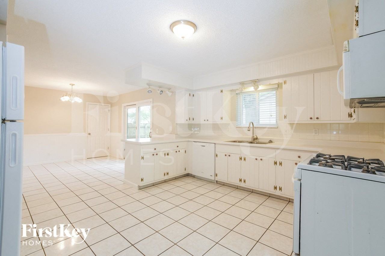 5511 Fireleaf Dr - Photo 6 of 14