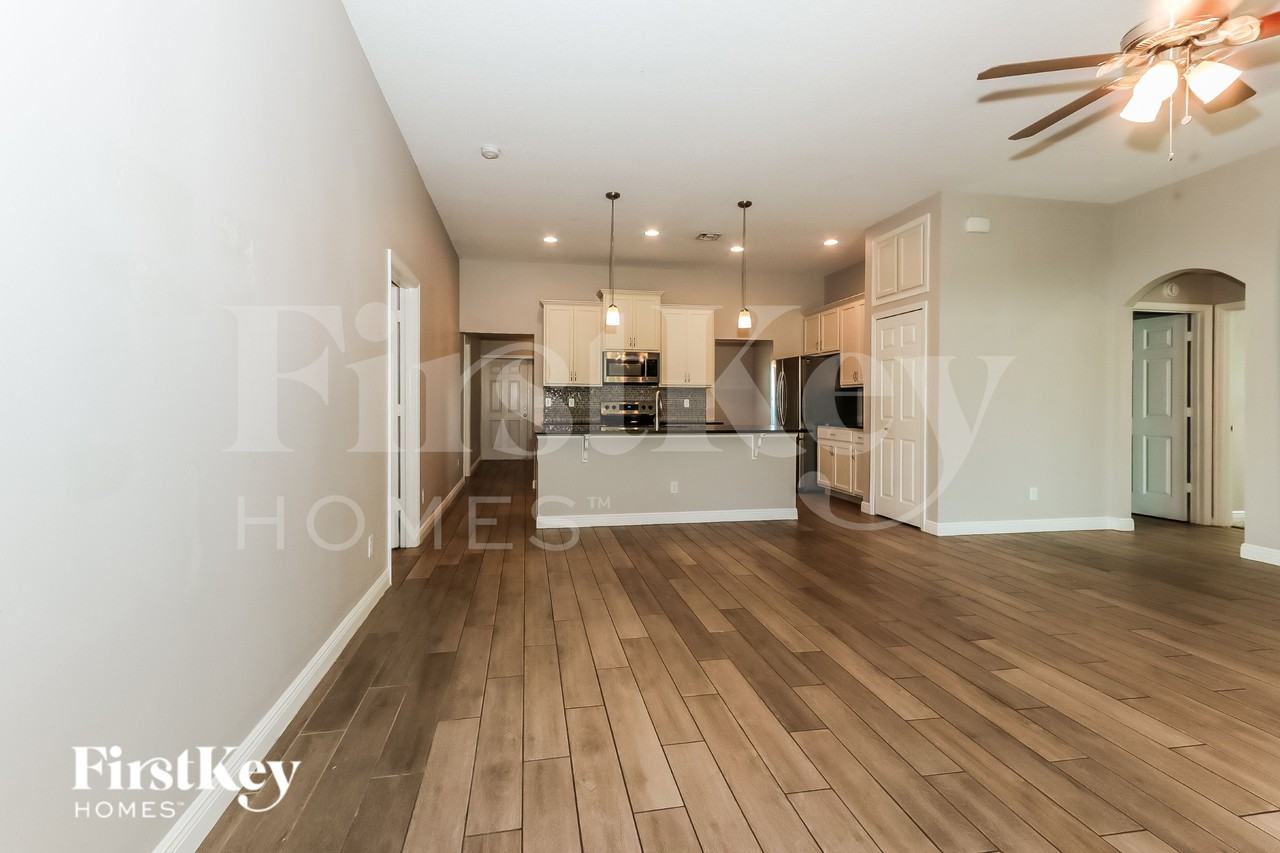 526 Sw Dahled Ave - Photo 4 of 19