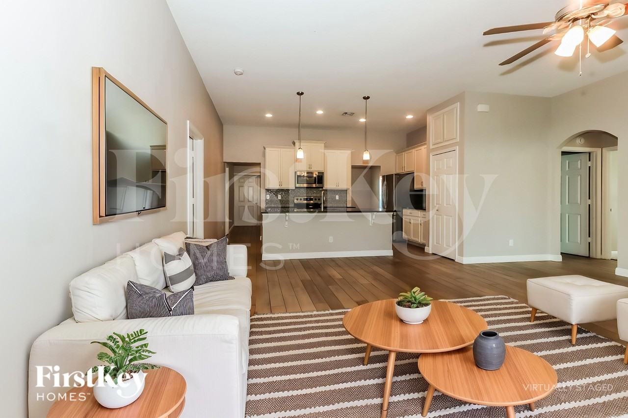 526 Sw Dahled Ave - Photo 5 of 19