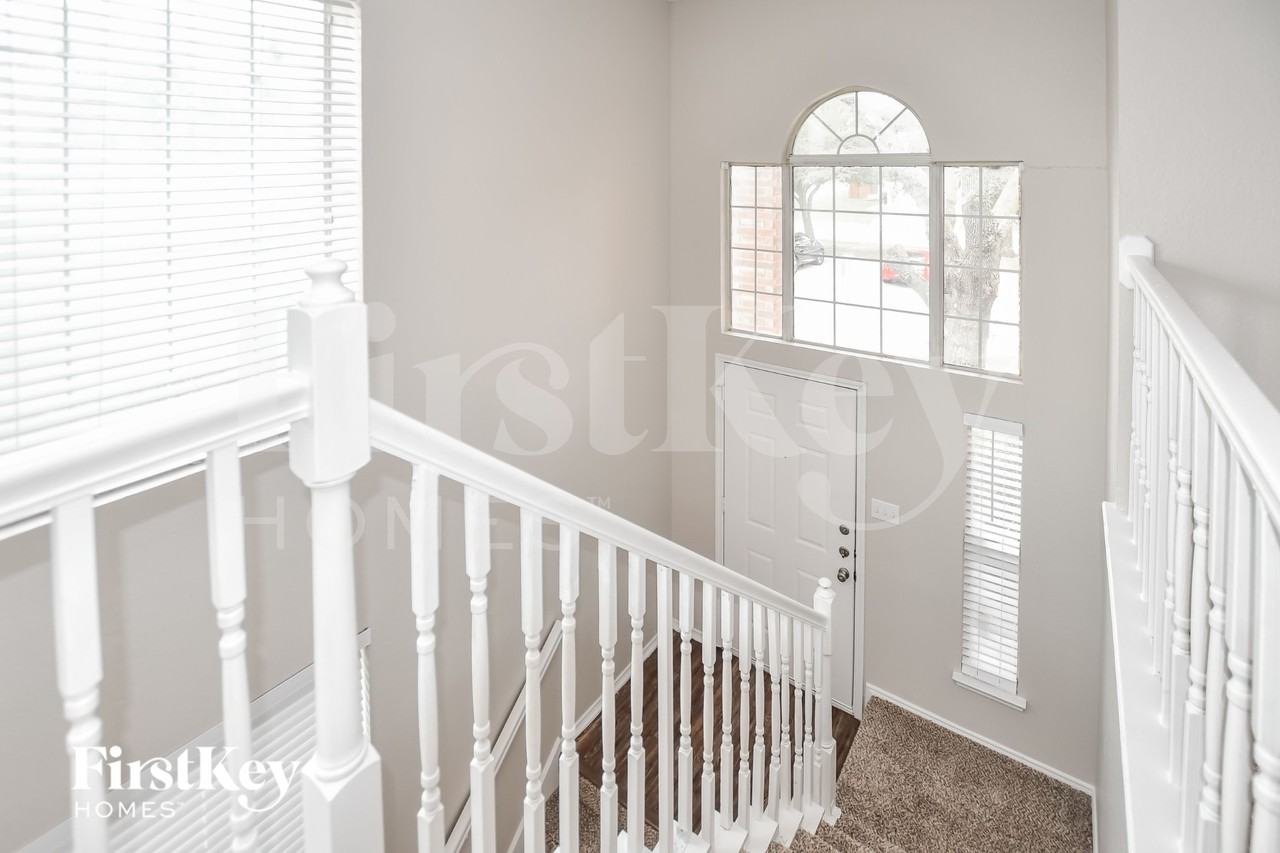 5116 Wedgewood Dr - Photo 2 of 15