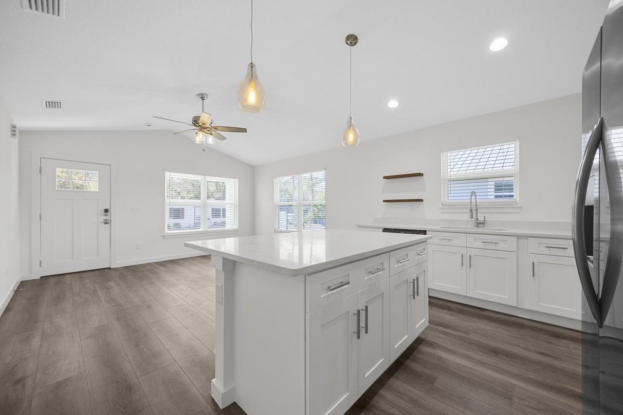 940 Collier Blvd - Photo 3 of 26