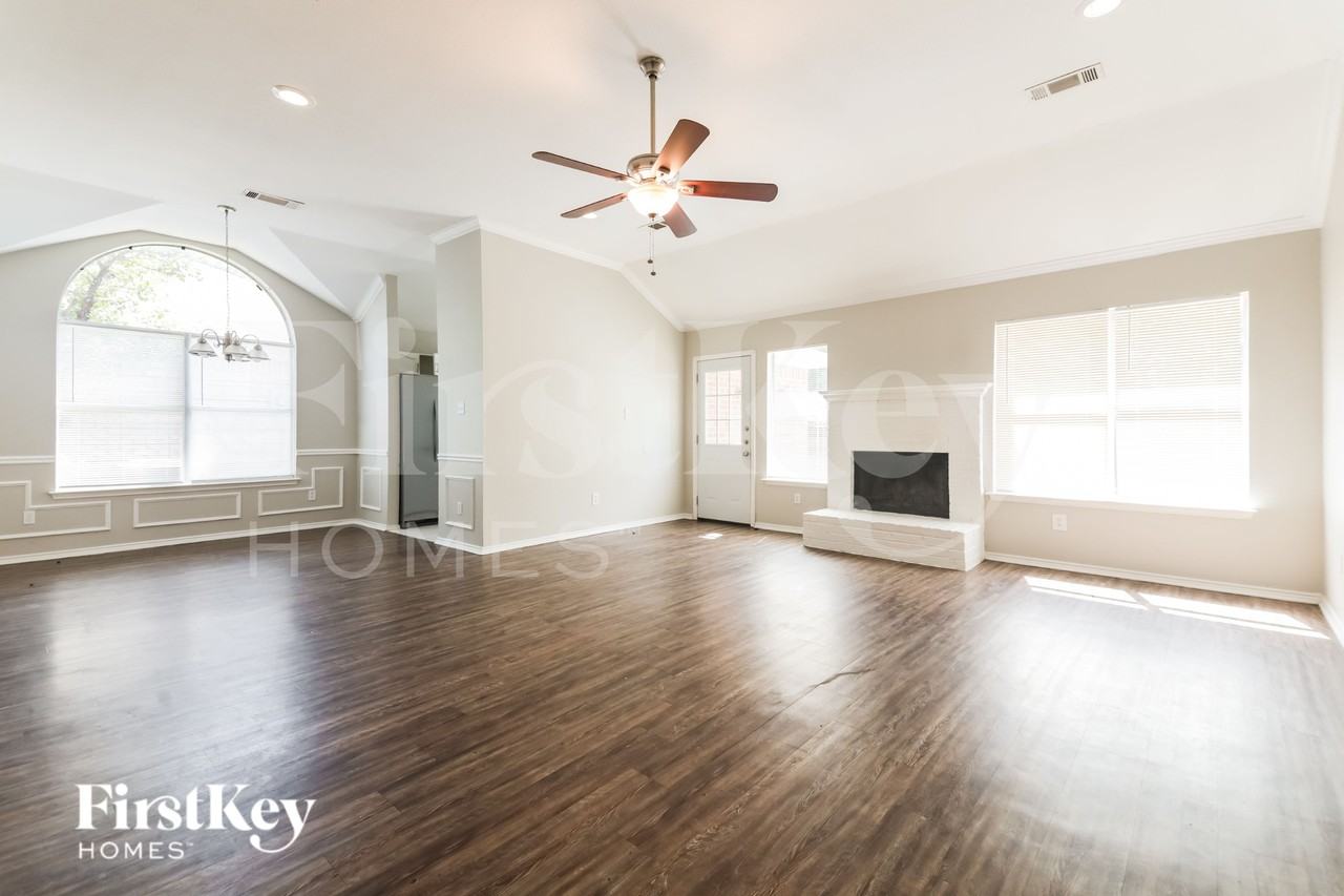 415 N Gaston Dr - Photo 2 of 20