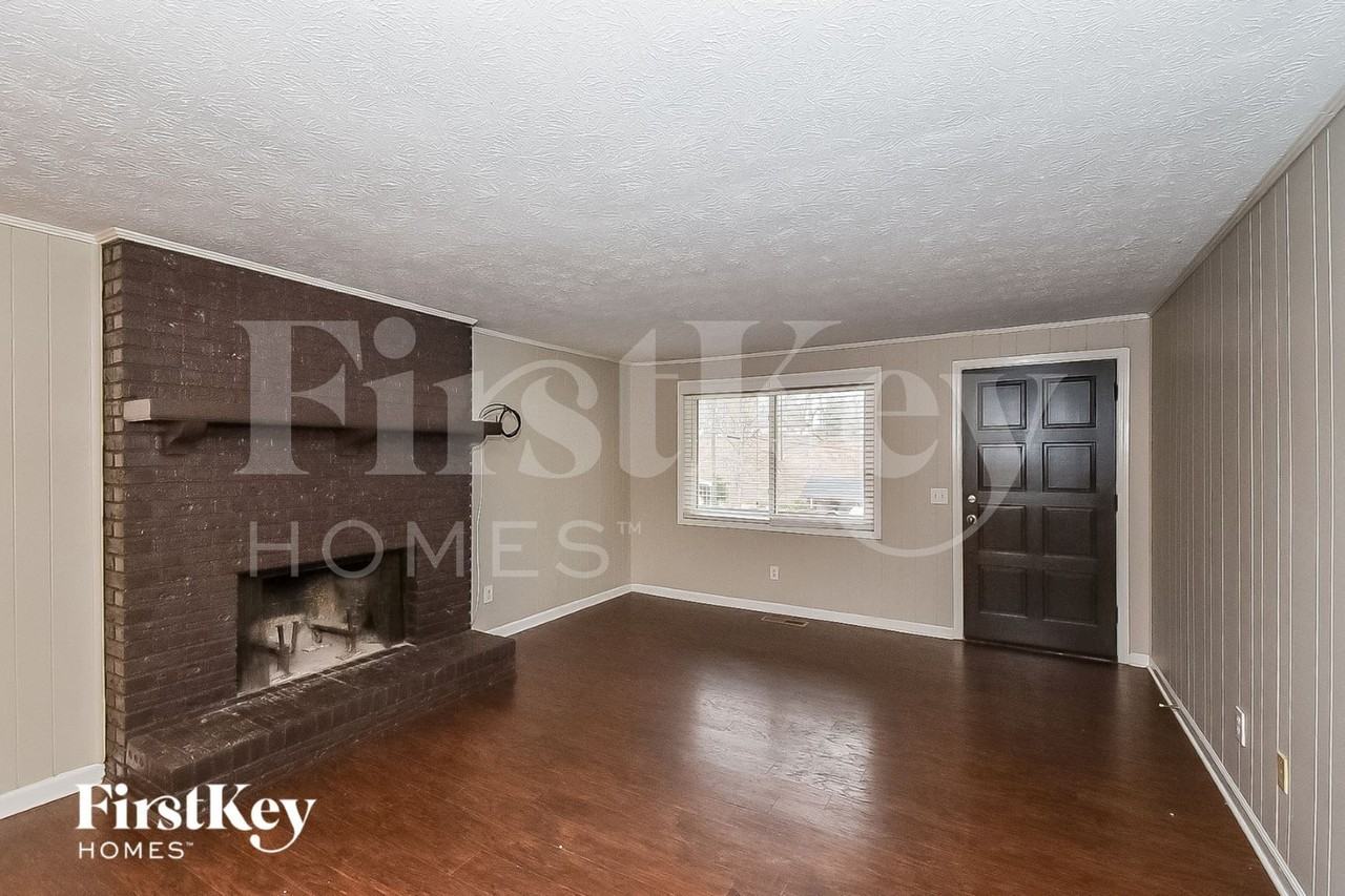 3940 Erica Cir - Photo 2 of 14