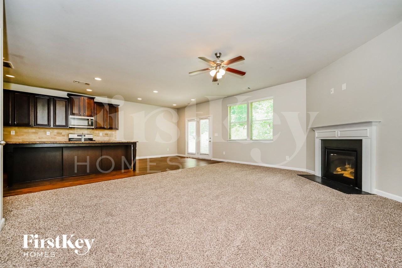 360 Madison Grace Ave - Photo 2 of 16