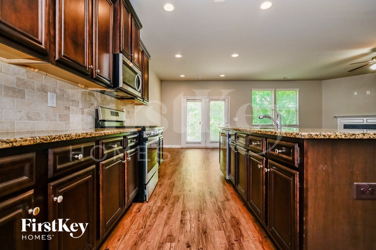 360 Madison Grace Ave - Photo 4 of 16