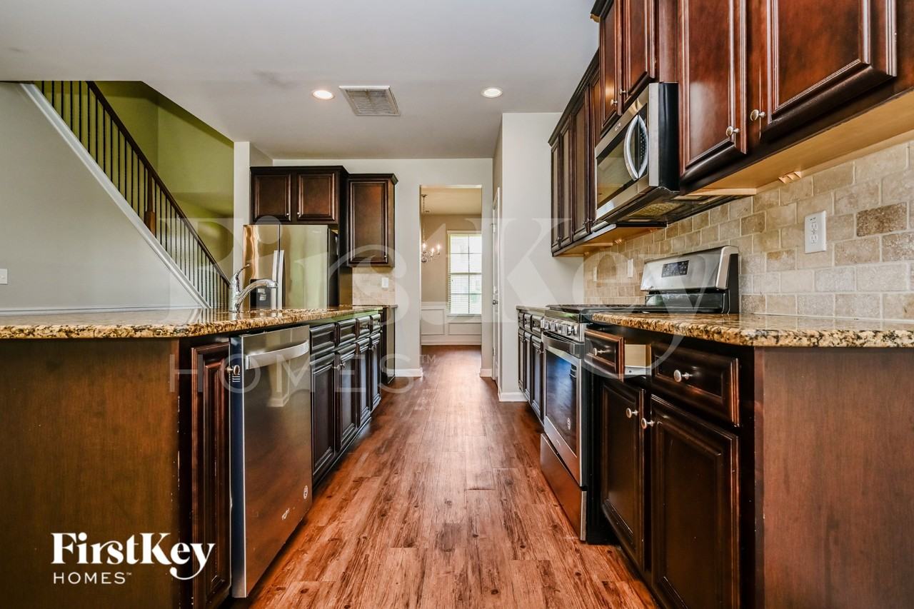 360 Madison Grace Ave - Photo 5 of 16