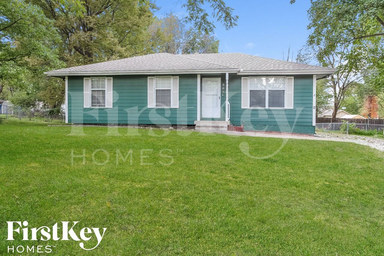 308 Oak St W