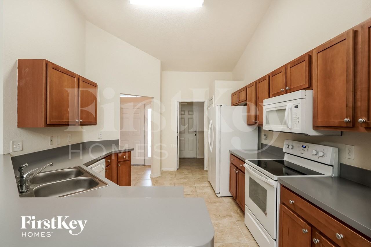 2819 34th St Sw - Photo 5 of 15