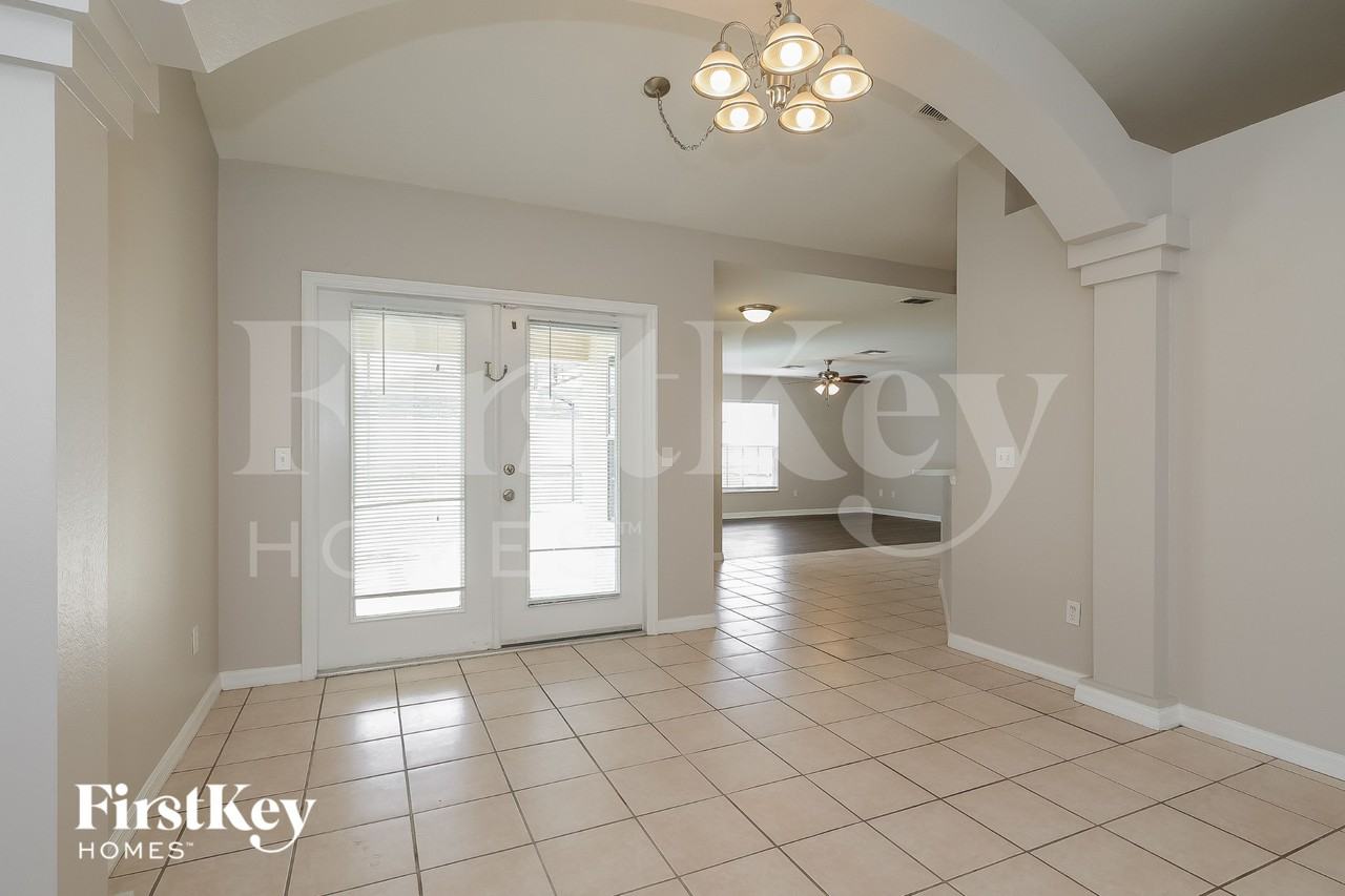 224 Quiet Oak Ct - Photo 5 of 17