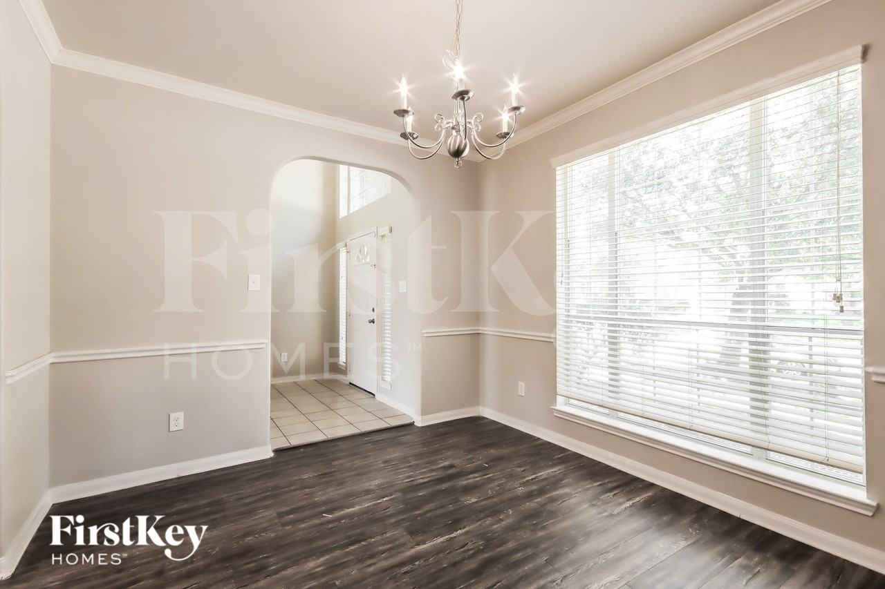 19107 Crystola Park - Photo 4 of 16