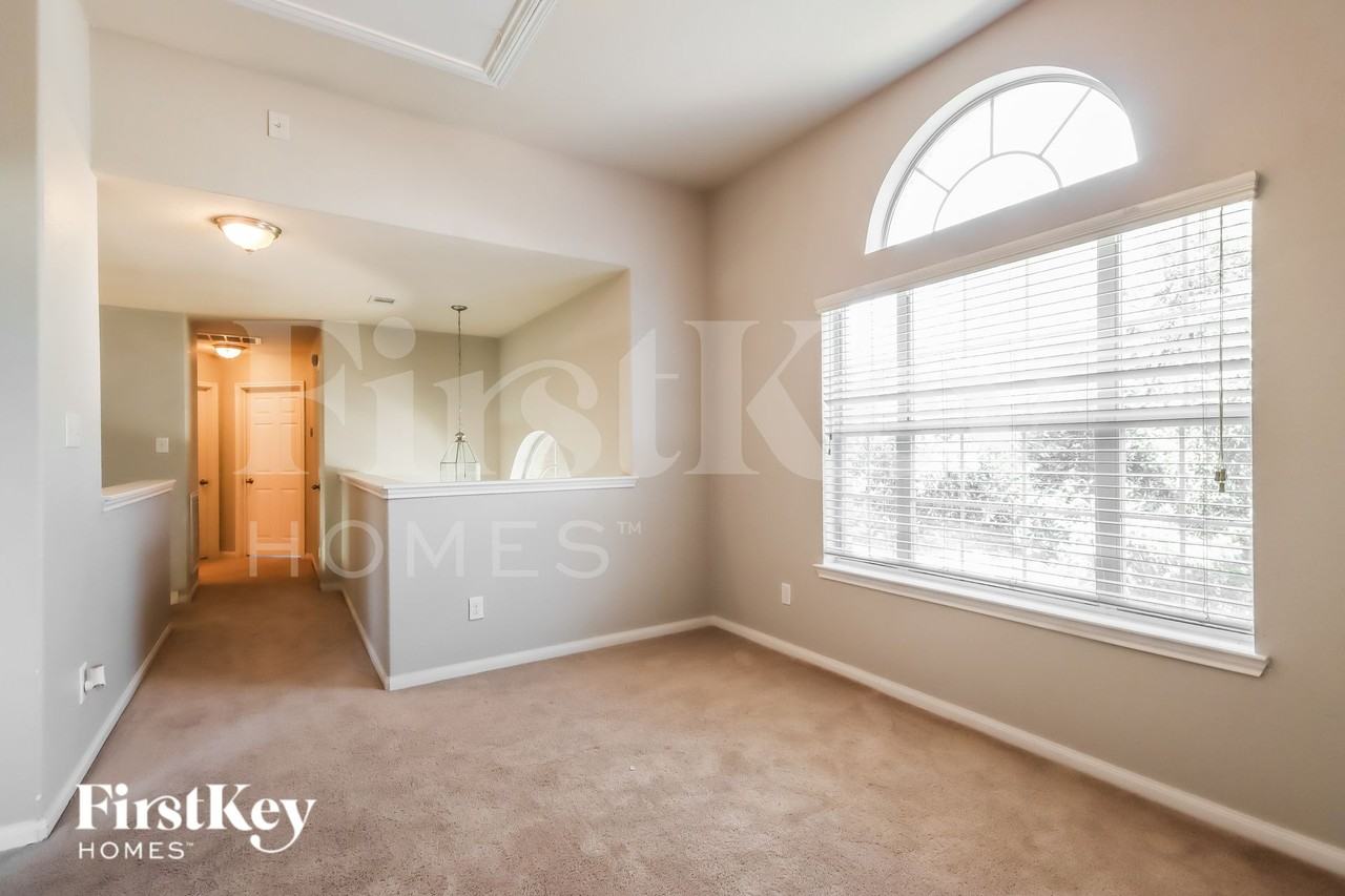 19107 Crystola Park - Photo 7 of 16