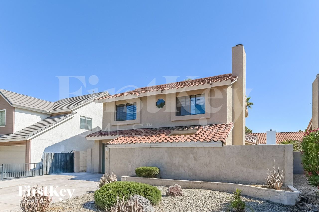 1742 La Cruz Dr - Photo 2 of 16
