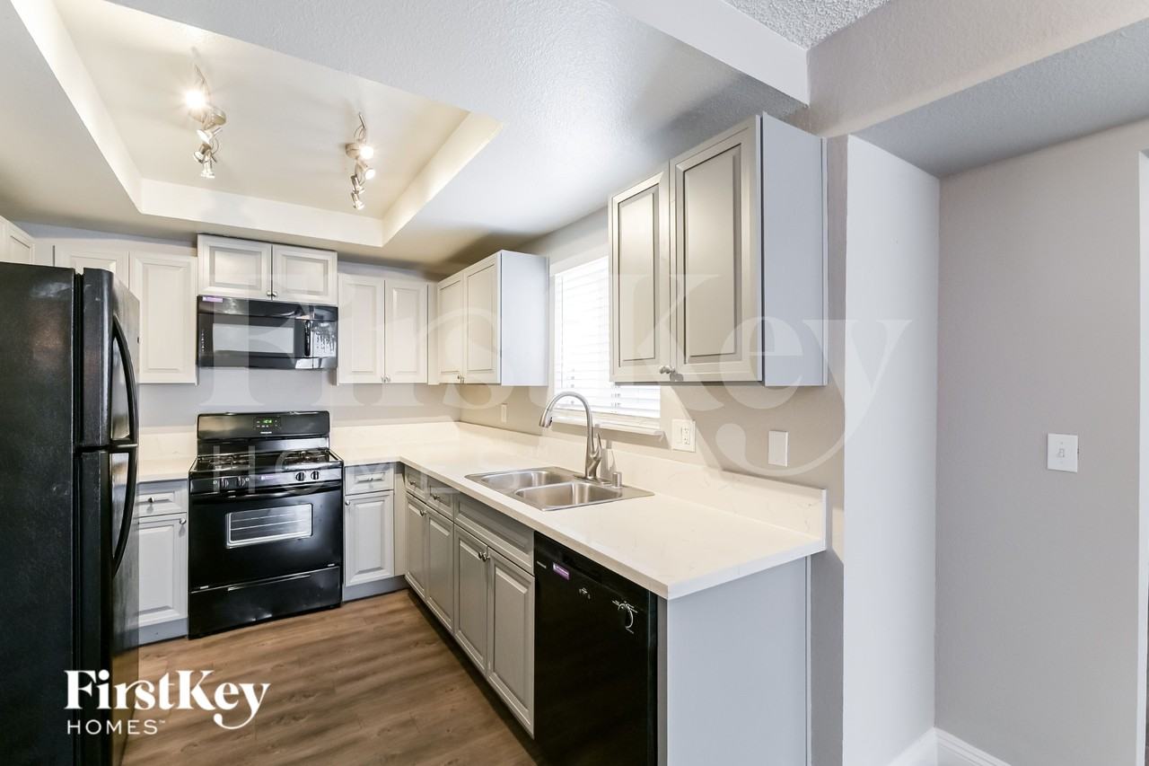 1742 La Cruz Dr - Photo 4 of 16