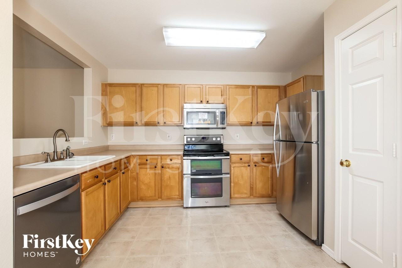 15552 W Port Au Prince Ln - Photo 7 of 16